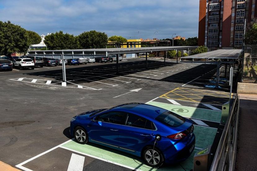 El Cabildo estrena una planta fotovoltaica en Infecar que ahorra el 33 % en la factura de la luz y evita verter 123 toneladas de C02