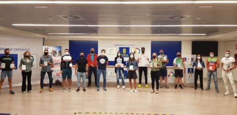 Castellano hace entrega de los trofeos a los ganadores de la Trail &amp; Bike Series Canarias