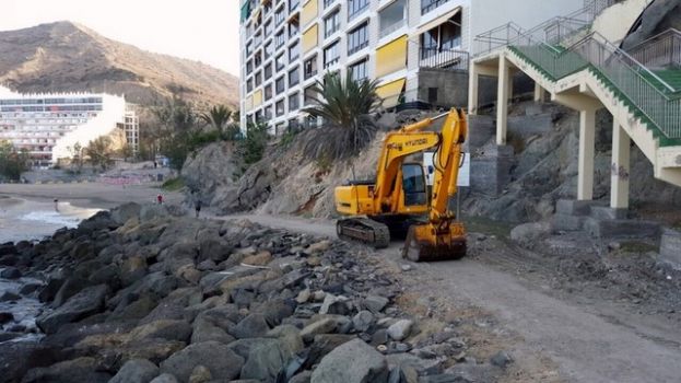 Mog&aacute;n: Costas autoriza la rehabilitaci&oacute;n del muro de Patalavaca