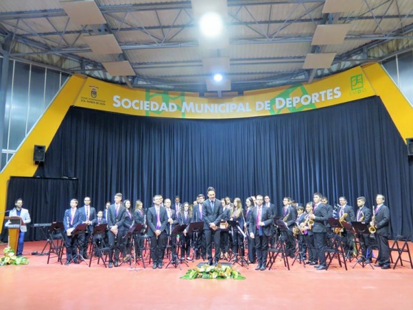 Excelente espect&aacute;culo del 'VII Encuentro de Bandas de M&uacute;sica Ciudad de Gu&iacute;a&rdquo;