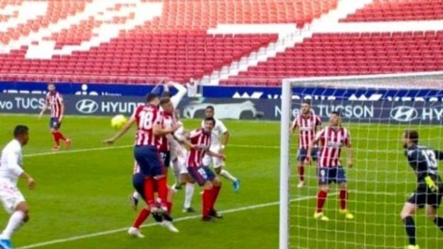 Las manos en el &aacute;rea centran el primer curso presencial de los &aacute;rbitros en Viena