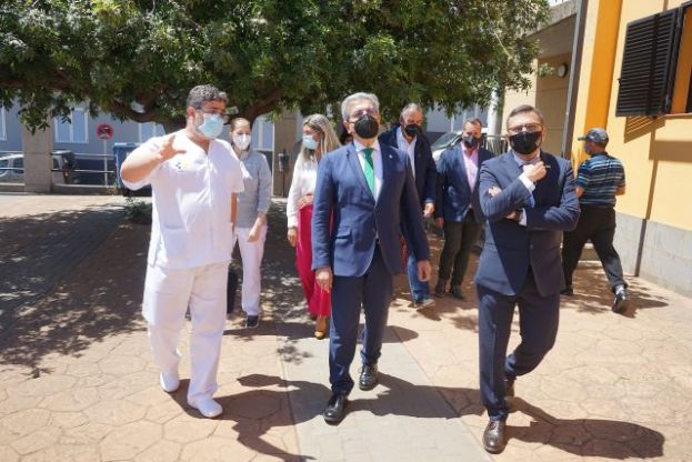 Rodr&iacute;guez chequea con el alcalde de Valsequillo la relaci&oacute;n de equipamientos