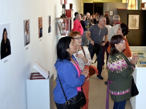 Teror: La exposición &quot;Mujeres de primera&quot;, muestra a un centenar de mujeres pioneras