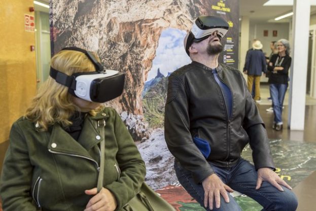 Artenara recibe la exposici&oacute;n que lleva el nombre de su famosa cueva de Risco Ca&iacute;do