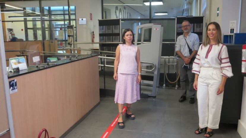 Guacimara Medina, asisti&oacute; a la reapertura parcial de la Biblioteca Insular
