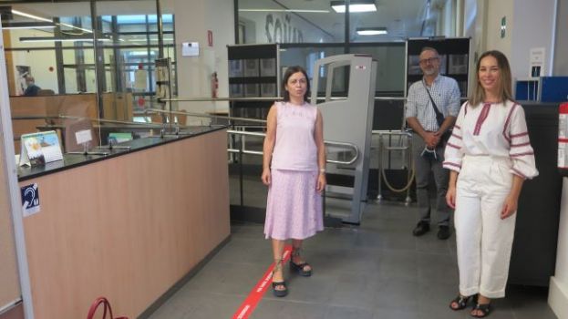 Guacimara Medina, asisti&oacute; a la reapertura parcial de la Biblioteca Insular