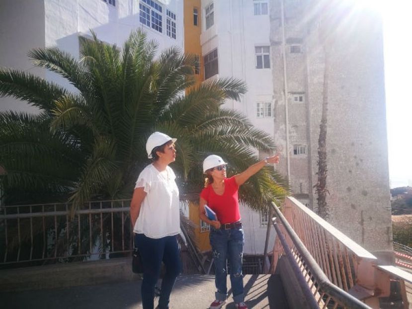 El Cabildo concluye el arreglo de las fachadas y cubiertas de tres edificios de la Urbanizaci&oacute;n El Lasso y ya trabaja en otros tres