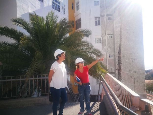 El Cabildo concluye el arreglo de las fachadas y cubiertas de tres edificios de la Urbanizaci&oacute;n El Lasso y ya trabaja en otros tres