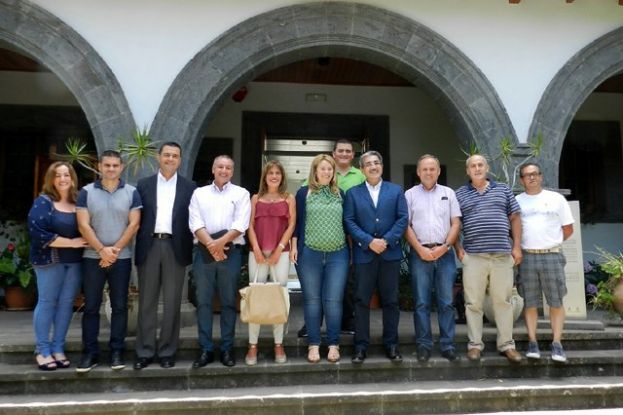 La alcaldesa de Teror recibió a los diputados de NC en el Parlamento regional