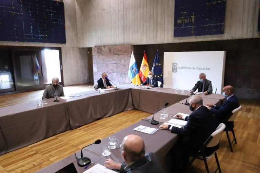 Canarias presenta al sector de la construcción las previsiones para invertir en los próximos dos años en carretera