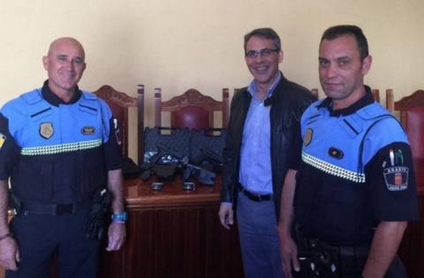 La Policía Local incorpora 9 pistolas de fuego y 2 pistolas eléctricas en Agaete