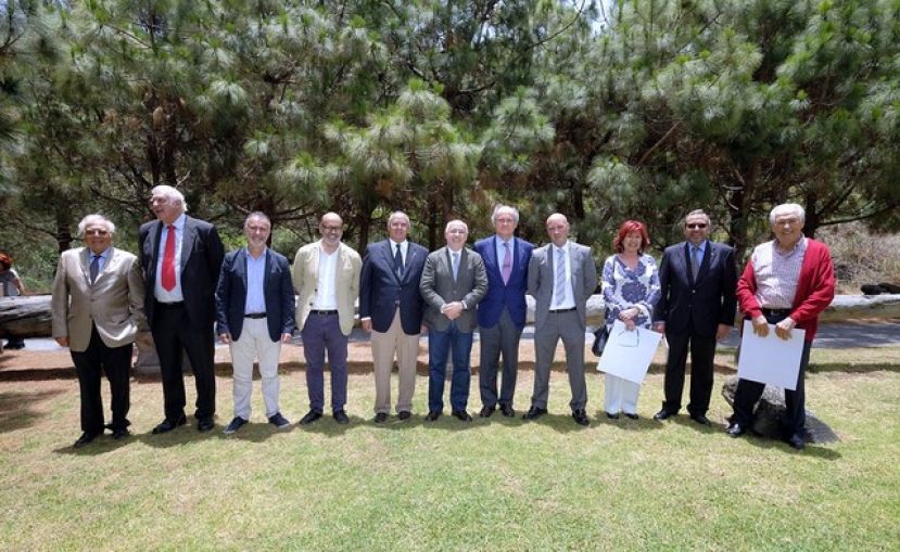 Insignia de Oro para Bernardo Navarro y Fundaci&oacute;n Amurga en el Jard&iacute;n Canario