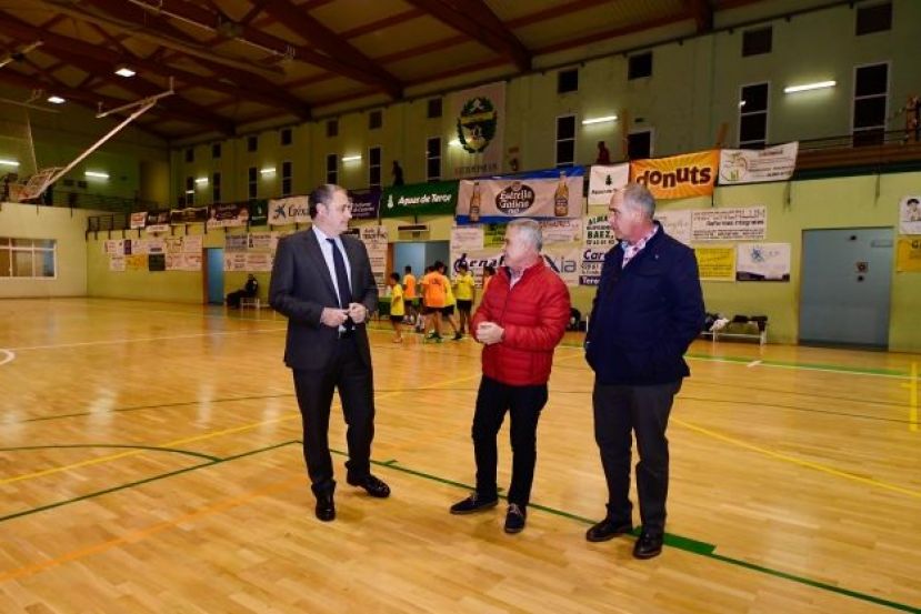 Castellano visita las instalaciones de Teror e inaugura el césped del Estadio ‘El Pino’