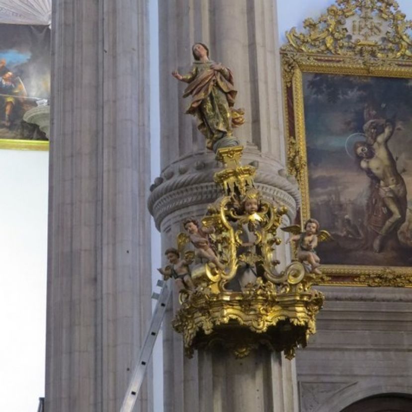 La Esperanza, una virgen con inclinaciones hacia la izquierda