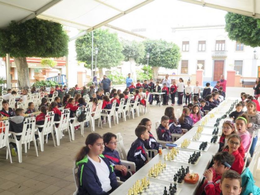 Un centenar de escolares participaron hoy en un Encuentro de Ajedrez en Guía