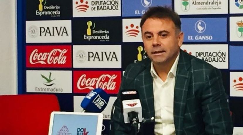 El presidente del Extremadura amenaza con "liquidar el club"