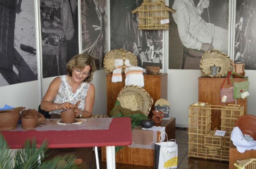 Cerca de 70 artesanos se dan cita desde el viernes en la Feria Primavera Sur del Cabildo en el Faro de Maspalomas