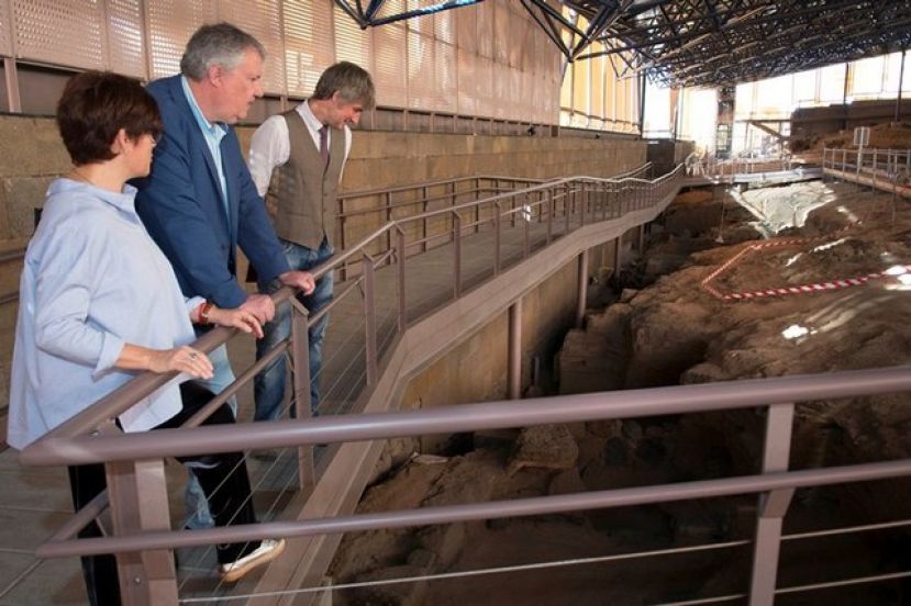Cueva Pintada ofrece al p&uacute;blico una visi&oacute;n in&eacute;dita del yacimiento arqueol&oacute;gico gracias a un nuevo tramo de pasarela