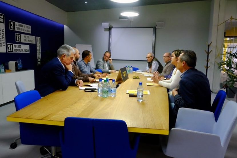 Los mercados municipales reciben informaci&oacute;n sobre la MetroGuagua